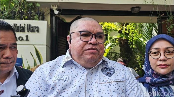 Jakarta – Kejaksaan Negeri Jakarta Utara akhirnya mengeksekusi pengacara Razman Arif Nasution ke Lembaga Pemasyarakatan (Lapas) Cipinang, Jumat (26/6/2026). Eksekusi ini dilakukan setelah Razman dinyatakan harus menjalani hukuman 1,5 tahun penjara dalam perkara yang bermula dari perseteruannya dengan sesama pengacara kondang, Hotman Paris Hutapea.