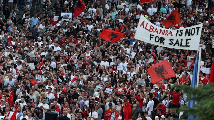 Demo Meluas di Albania, Warga Tolak Proyek Resor Mewah Terkait Keluarga Trump