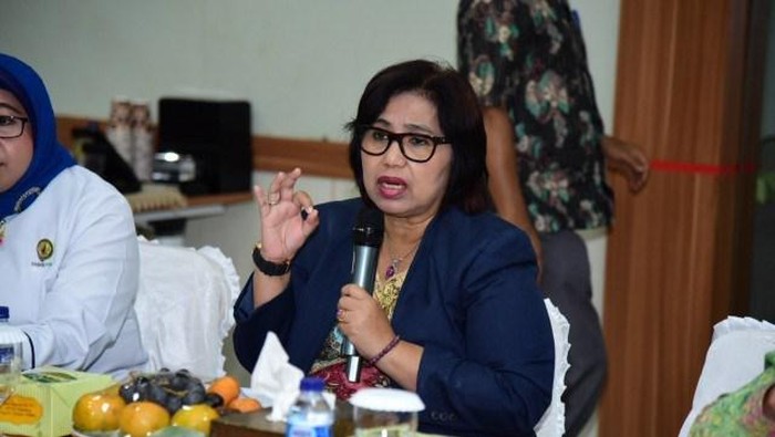 Anggota Komisi IX DPR RI dari Fraksi NasDem, Irma Chaniago, merespons temuan 100 titik Satuan Pelayanan Pemenuhan Gizi (SPPG) fiktif di Kabupaten Cilacap yang diungkap Pelaksana Tugas (Plt) Bupati Cilacap, Ammy Amalia Fatma Surya. Irma menilai kejadian ini harus menjadi momentum bagi Badan Gizi Nasional (BGN) untuk membenahi seluruh titik SPPG di Indonesia, karena praktik serupa berpotensi terjadi di daerah lain.