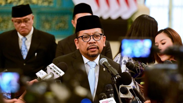 Jakarta - Polemik seputar pemilihan komisaris di sejumlah Badan Usaha Milik Negara (BUMN) masih terus bergulir. Banyak pihak mempertanyakan kesesuaian latar belakang dan kompetensi figur yang ditunjuk, terutama ketika rekam jejak mereka dinilai tak selaras dengan inti bisnis perusahaan pelat merah tersebut. Menanggapi hal itu, Kepala Badan Komunikasi Pemerintah (Bakom) RI, Muhammad Qodari, angkat bicara.