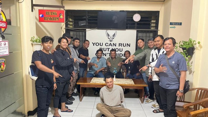 Kronologi 'Bang Jago' Pengendara Ninja Pukul Pemotor di Jaksel, Berawal dari Spakbor Ditabrak Berkali-kali