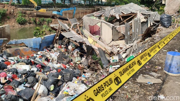 Serba-serbi Rumah di Benhil Ambruk karena Longsor Pinggir Kali