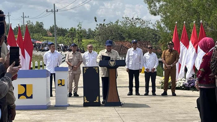 Prabowo Resmikan 1.151 Km Jalan Inpres, Ajak Pemda Rawat Bersama