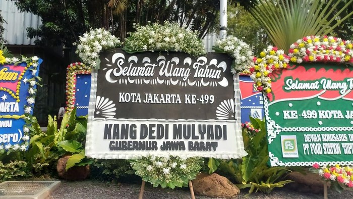 KDM Kirim Karangan Bunga 'Hitam Putih' Saat HUT Jakarta, Ini Kata Pemprov DKI