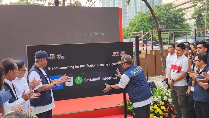 JAKARTA — Gubernur DKI Jakarta Pramono Anung meresmikan perubahan nama salah satu titik transportasi publik yang strategis. Halte TransJakarta (TJ) Setiabudi, yang berlokasi tepat di depan Gedung Merah Putih Komisi Pemberantasan Korupsi (KPK) di Jalan HR Rasuna Said, Kuningan, Jakarta Selatan, kini resmi menyandang nama baru: Halte TJ Setiabudi Integritas.