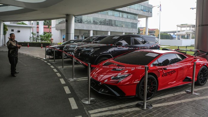 Lamborghini Bos Tambang Ketahuan Jaksa Diumpetin di Gang