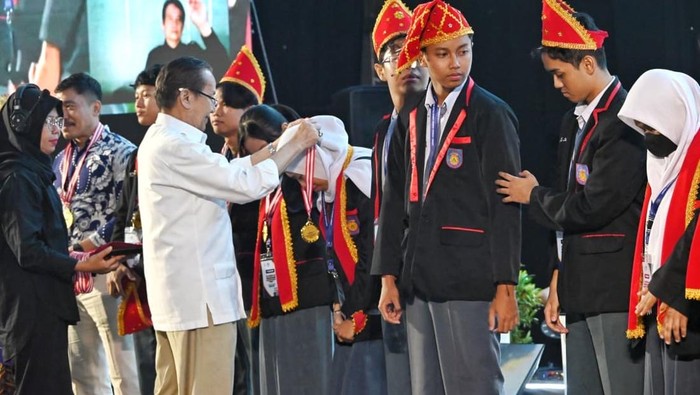 SMAN Model Terpadu Madani Palu Melaju ke Nasional LCC Empat Pilar MPR di Tengah Guncangan Gempa