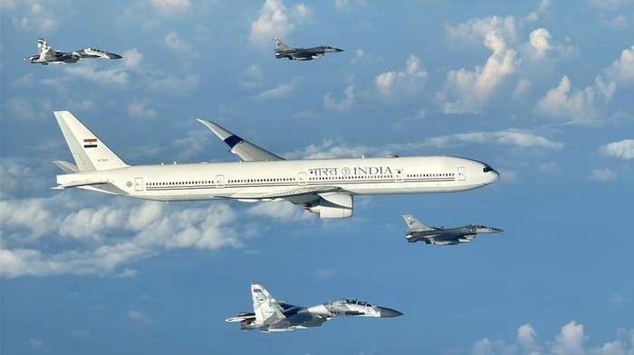 Momen Istimewa PM Modi Disambut Jet Tempur TNI AU saat Melintasi Wilayah Indonesia