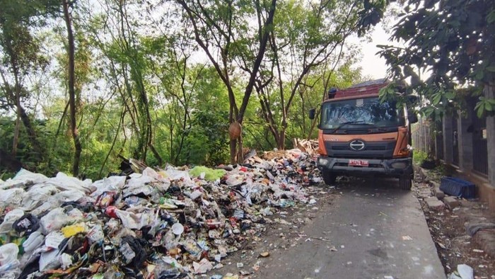 Viral Lautan Sampah di Jalan Cakung, Pramono Anung Konfirmasi Sudah Dibersihkan