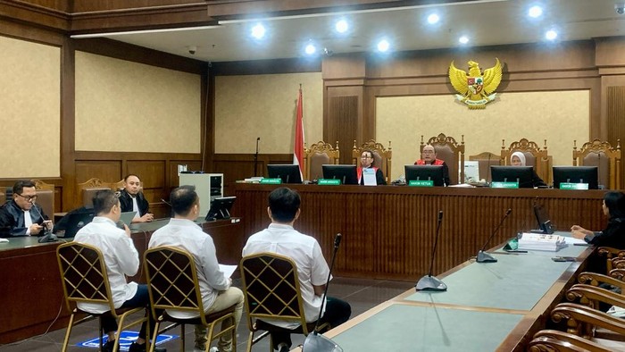 Jakarta - Pengadilan Tindak Pidana Korupsi (Tipikor) Jakarta Pusat telah menetapkan jadwal pembacaan vonis bagi tiga terdakwa kasus dugaan suap terhadap pejabat Bea Cukai Kementerian Keuangan. Sidang putusan akan digelar pada 10 Juli 2026, menandai babak akhir dari proses hukum yang menyita perhatian publik.