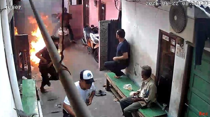 2 Pelempar Molotov Salah Sasaran ke Ibu dan Anak di Koja Ditangkap
