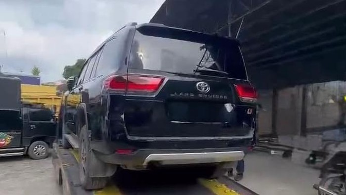 Operasi Senyap KPK Berbuah Temuan Mobil Mewah di Gudang Siantar