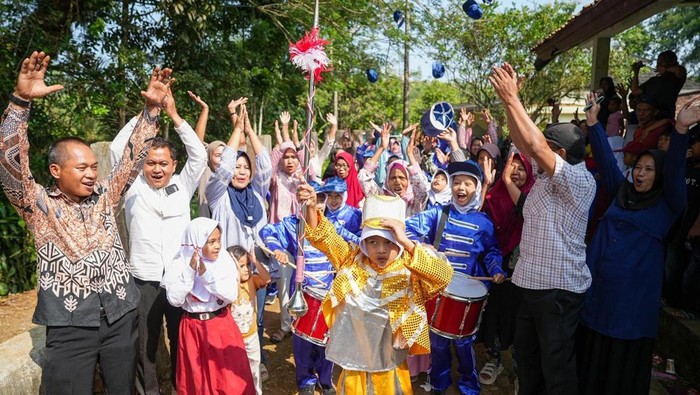 Kejutan Presiden Prabowo untuk SDN Sukabumi: Dari Barang Bekas Kini Punya Alat Drumben Lengkap