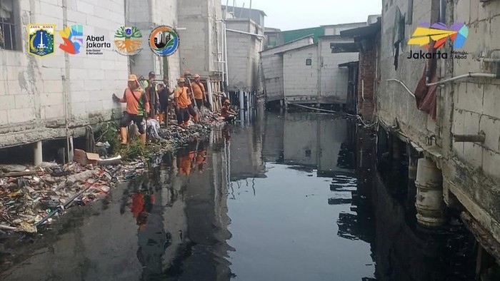 DLH DKI: Kali Gendong Kembali Bersih Setelah Lima Hari Dibersihkan, Ratusan Personel Dikerahkan