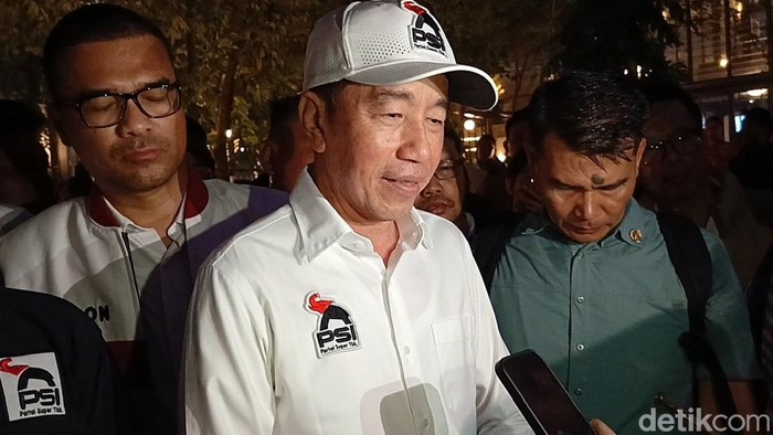 Jokowi Mulai Blusukan Demi PSI: Target Besar 2029, Realistis atau Sekadar Spekulasi?