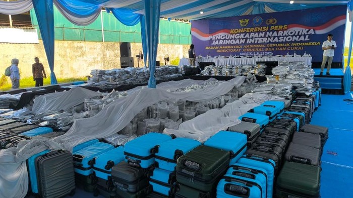 BNN Buru WN Malaysia dan China Pengendali 3,37 Ton Kuncup Ganja di Gresik