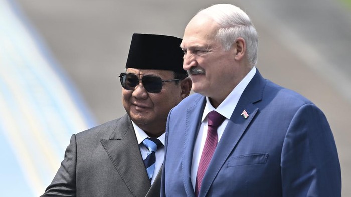 Prabowo Sambut Hangat Kedatangan Presiden Belarus di Istana Merdeka