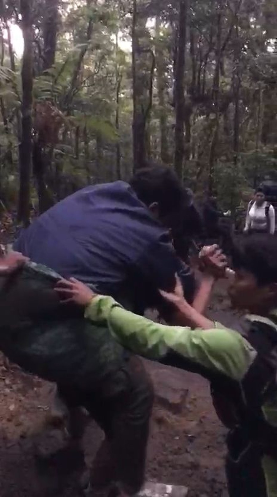 Pendaki Berbobot 145 Kg Alami Keram di Gunung Gede Pangrango, Proses Evakuasi Berlangsung Dramatis