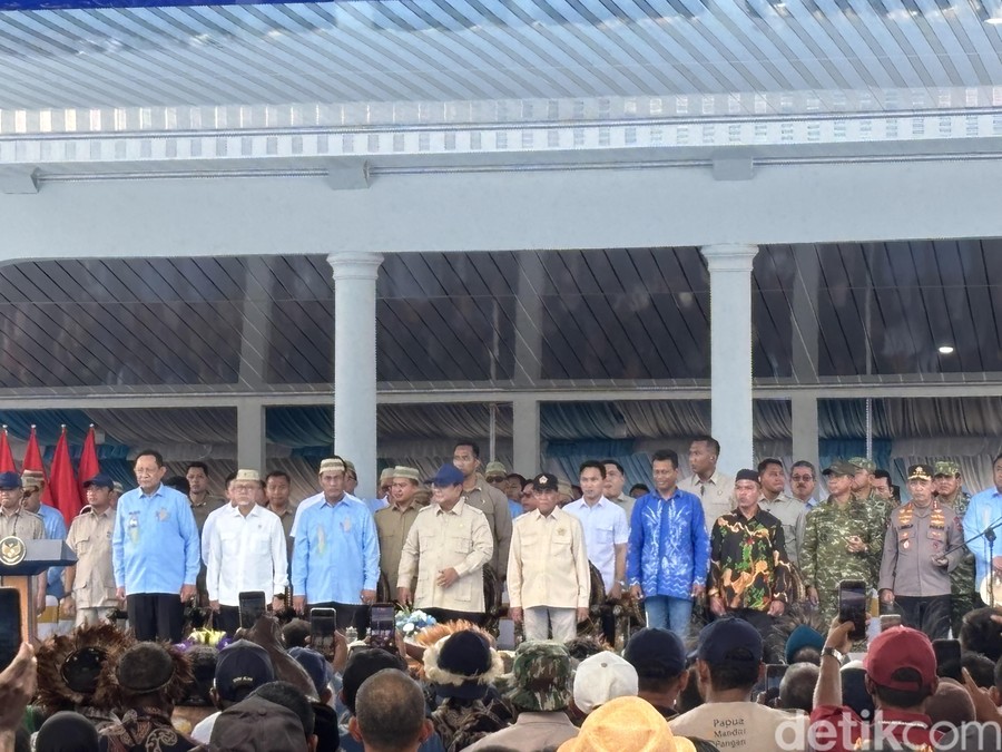 Nelayan Berebut Selfie dengan Prabowo di Penas XVII