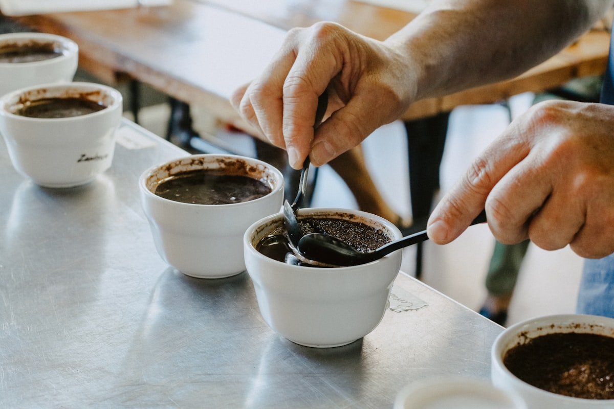 Menguasai Cupping Coffee: Panduan Lengkap Seni Mencicipi Kopi Layaknya Q-Grader Profesional