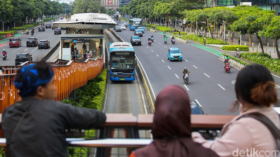 Dewan Transportasi Kota Jakarta (DTKJ) mengajukan usulan penerapan skema tarif berlangganan untuk layanan TransJakarta d