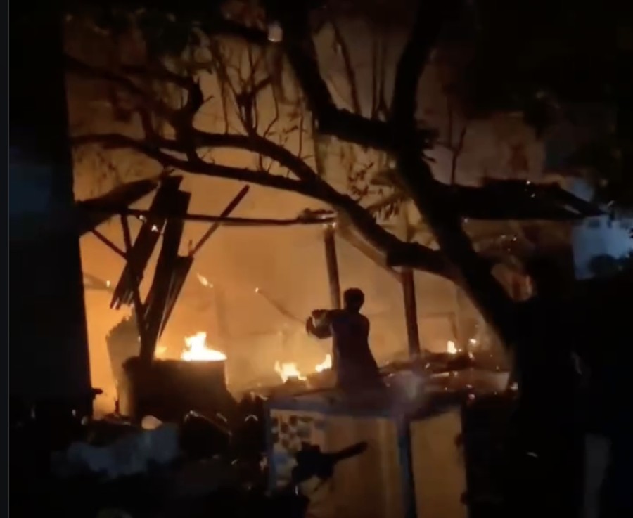 Kebakaran Bengkel Motor di Gunung Sindur Meluas, Petugas Damkar Bergerak Cepat