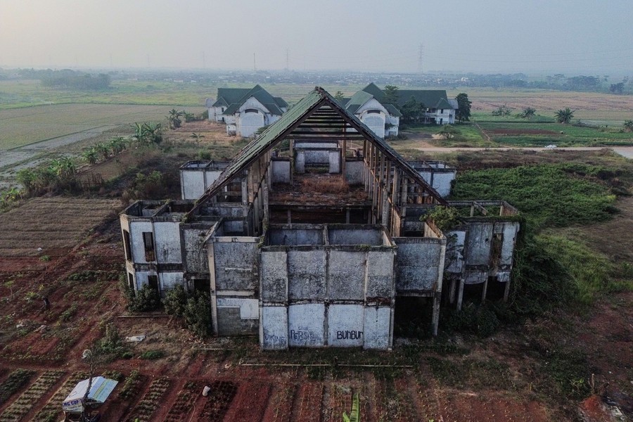 Kompleks Megah Senilai Rp50 Miliar Kini Jadi Hantu Beton di Bekasi
