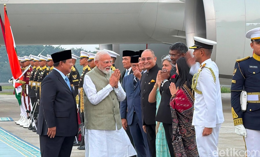 Usai Lepas PM Singapura, Prabowo Sambut Kedatangan PM India Modi di Halim