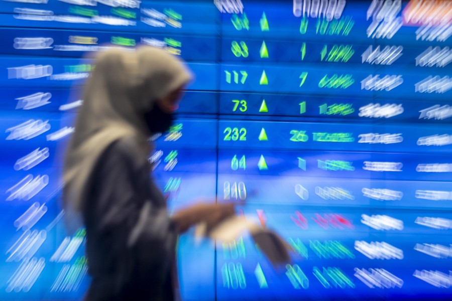 IHSG Tutup Pekan di Zona Hijau, Menguat Terbatas ke Level 6.177