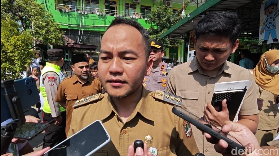 SOLO  — Wali Kota Solo, Respati Ardi, akhirnya memberikan respons resmi atas protes yang dilayangkan oleh Ketua DPC Ge