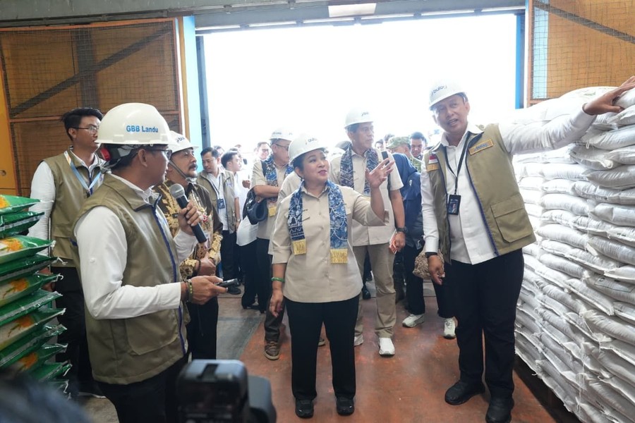 Titiek Soeharto Resmikan Gudang BULOG 3.500 Ton di Banjarbaru Kalsel
