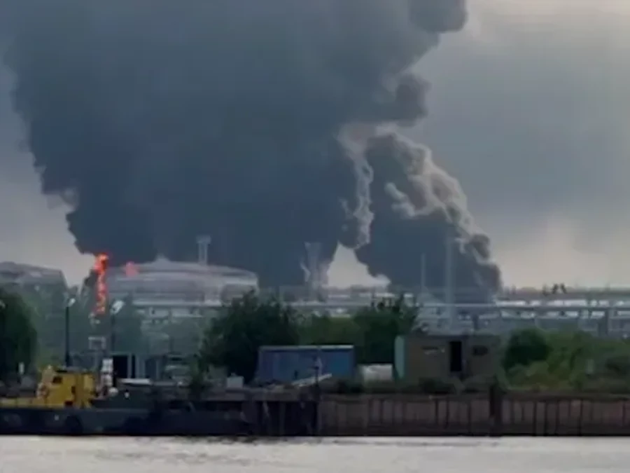 Serangan Drone Besar-Besaran Hantam Terminal Minyak Utama Rusia di St Petersburg