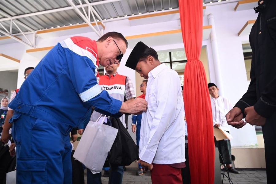 Pertamina Serahkan 200 Paket Bantuan Pendidikan ke 4 Yayasan di Banyuwangi