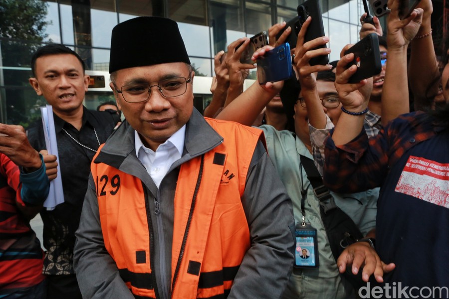 Mantan Menteri Agama Yaqut Cholil Qoumas Dilarikan ke RS Polri, Penahanan Ditangguhkan