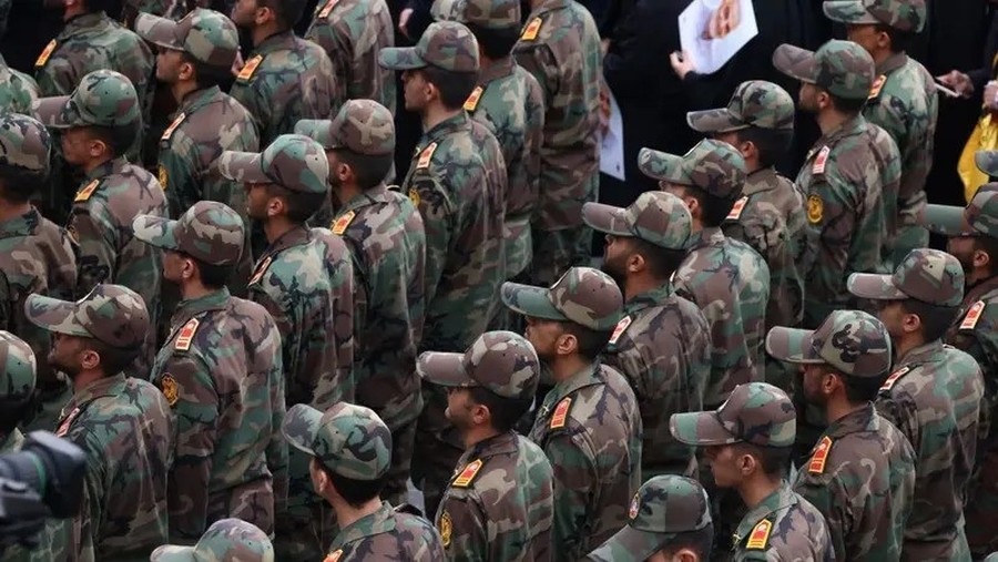 Seorang anggota Korps Garda Revolusi Islam Iran (IRGC) dilaporkan tewas dalam serangan udara terbaru Amerika Serikat yan