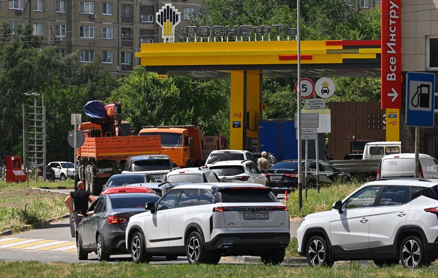 Bensin di Rusia Kian Langka: Pasokan Menipis di Rostov-on-Don