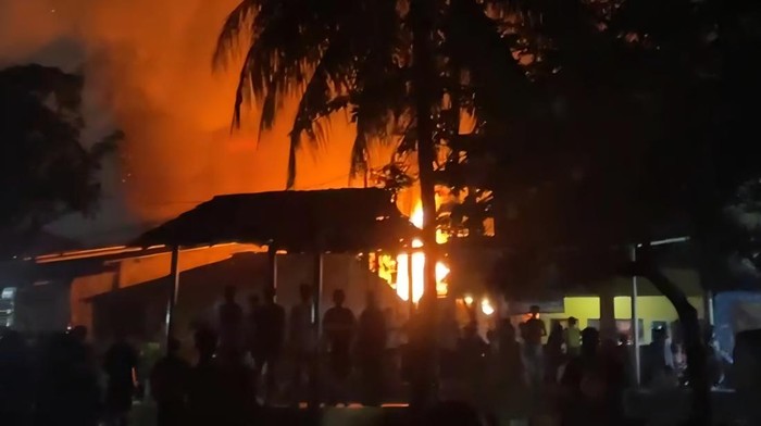 Kebakaran Hebat Melanda Rumah Tinggal Dekat Stasiun Bojonggede Bogor, Dua Unit Damkar Dikerahkan