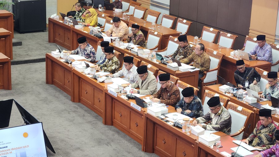Komisi VIII DPR RI mengadakan rapat kerja bersama Kementerian Haji dan Umrah (Kemenhaj) guna mengevaluasi pelaksanaan ibadah haji pada tahun 2026. Salah satu agenda utama dalam pertemuan tersebut adalah pembahasan mengenai usulan biaya penyelenggaraan ibadah haji untuk musim haji tahun berikutnya.