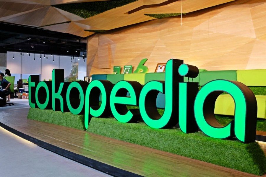 Platform e-commerce Tokopedia tengah menjadi sorotan setelah beredar kabar mengenai pemutusan hubungan kerja (PHK) massa