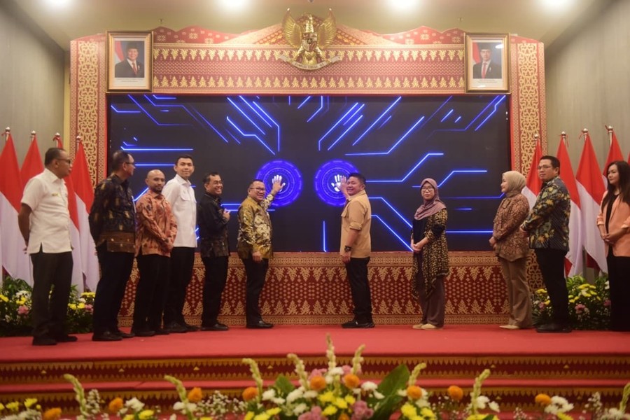 Palembang  – Lurusin.com melaporkan bahwa Gubernur Sumatera Selatan, Herman Deru, secara resmi membuka gelaran Sultan 