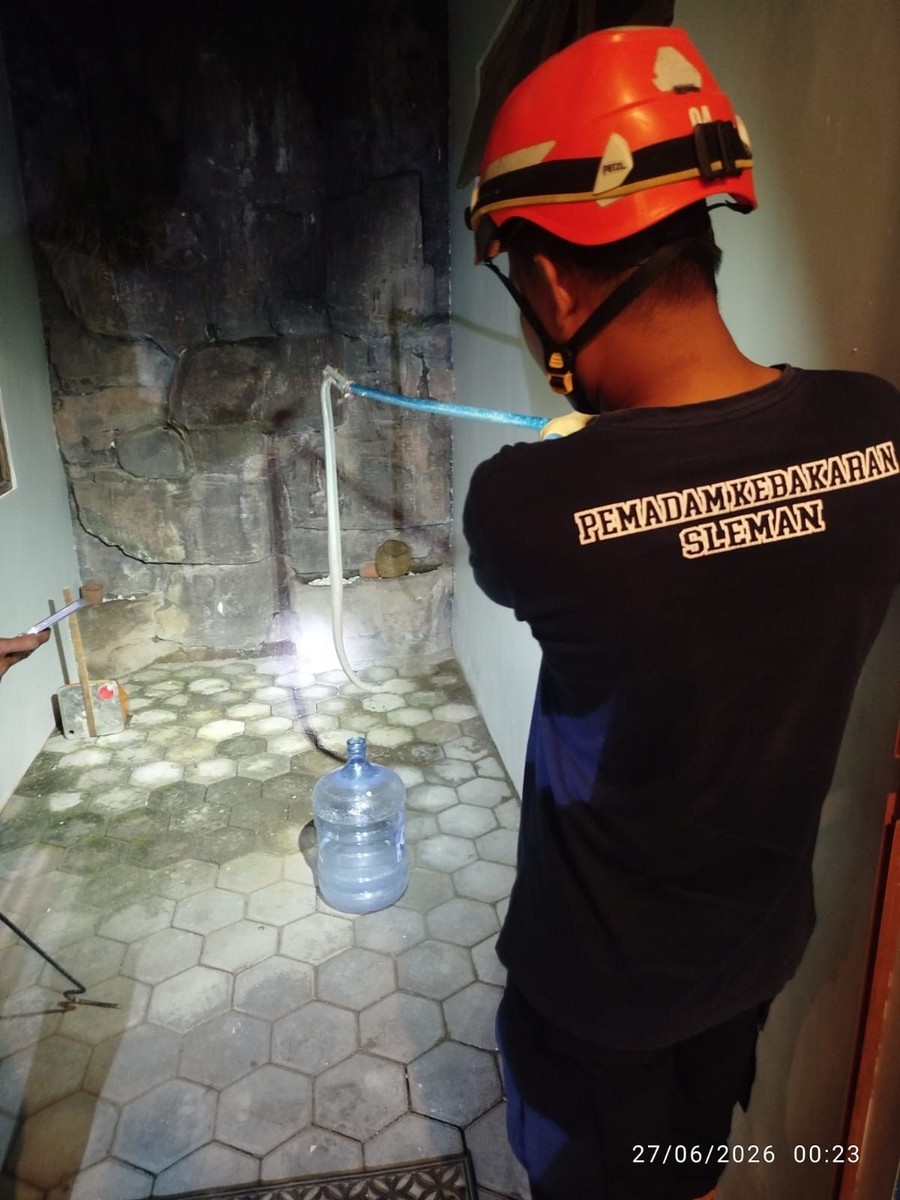 Hii... Ular Kobra Muncul di Rumah Eross 'Sheila on 7' Tengah Malam
