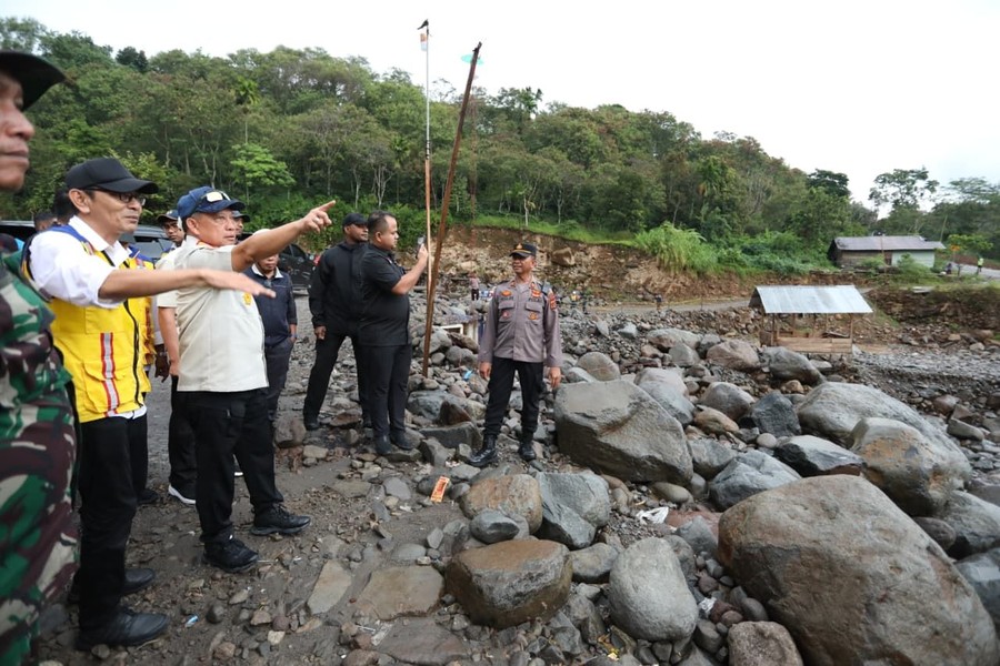 Siapkan Jalur Alternatif, Kasatgas Tito Karnavian Tinjau Kondisi Jalan Werlah di Bener Meriah