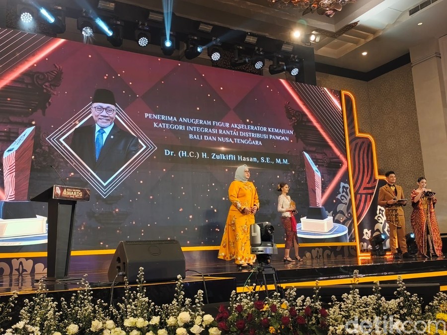 Zulkifli Hasan Diganjar Penghargaan Tokoh Integrasi Pangan Bali-Nusra 2026