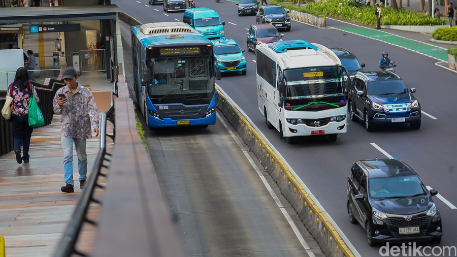 Viral Video Emak-emak di Transjakarta, Klarifikasi Resmi Membantah Tuduhan Pencopetan