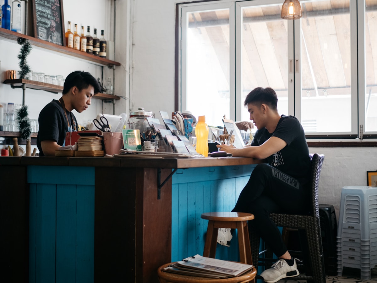 Panduan Memulai Bisnis Kedai Kopi: Strategi Sukses di Pasar Kopi Indonesia 2025