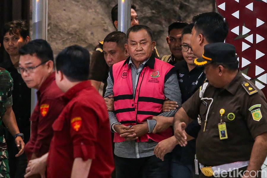 Jakarta - Mantan Wakil Kepala Badan Gizi Nasional (BGN) Lodewyk Pusung secara resmi mengajukan permohonan praperadilan k
