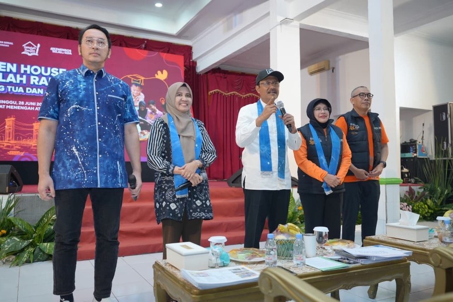 Palembang – Menteri Sosial Saifullah Yusuf, yang akrab disapa Gus Ipul, menekankan pentingnya kejujuran sebagai fondas