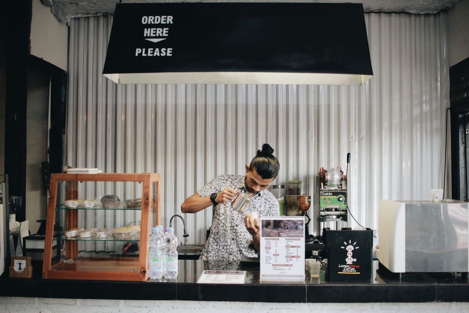 Menjadi Barista Profesional: Panduan Keterampilan dan Sertifikasi di Indonesia
