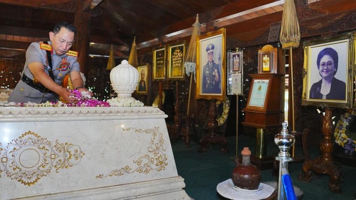 Kapolri Ziarah ke Makam Soeharto di Astana Giribangun, Rangkaian Penghormatan Jelang Hari Bhayangkara ke-80