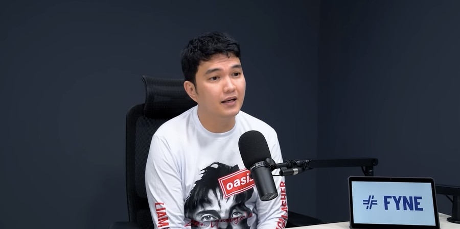 Di balik tingkah lucunya yang kerap menghibur publik, Aldi Taher menunjukkan sisi lain sebagai anak yang penuh bakti. Be